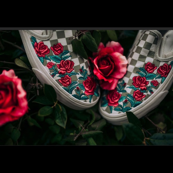 Vans Rose Embroidered Slip On Dx - Picture 2 of 13